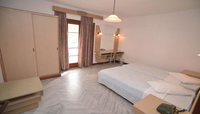 4* Porto Paros