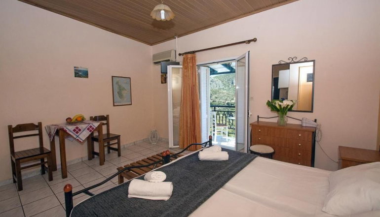 Contaratos Holiday Lettings - Λιβάδι, Κύθηρα