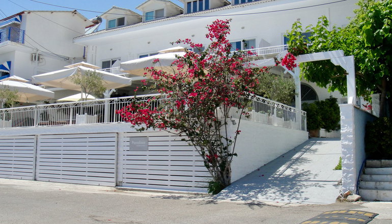 Paradisos Guesthouse - Άγιοι Πάντες, Γαλαξίδι