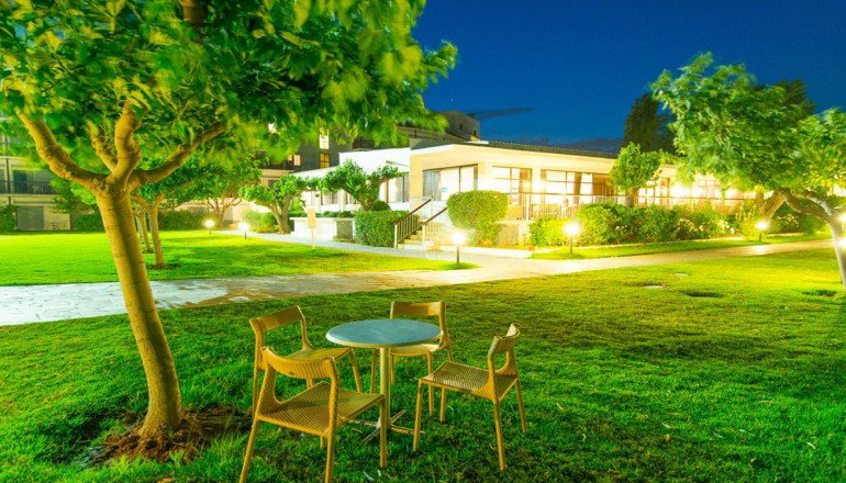 4* Golden Coast Hotel