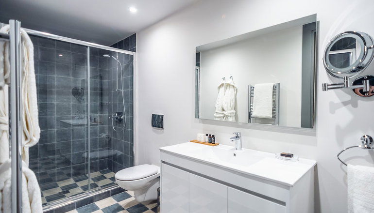 33 Solonos Suites