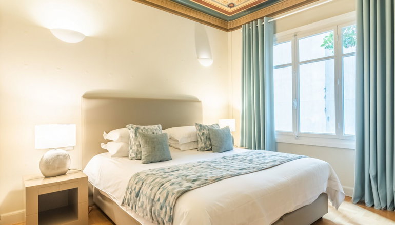 33 Solonos Suites