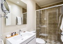 33 Solonos Suites