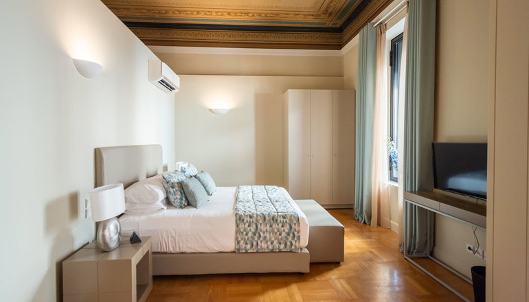 33 Solonos Suites