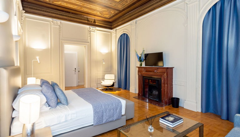 33 Solonos Suites