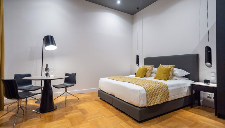33 Solonos Suites