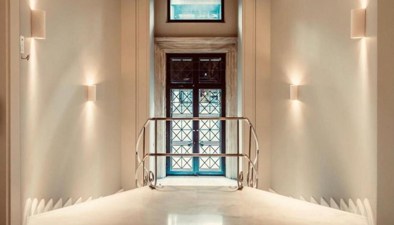 33 Solonos Suites