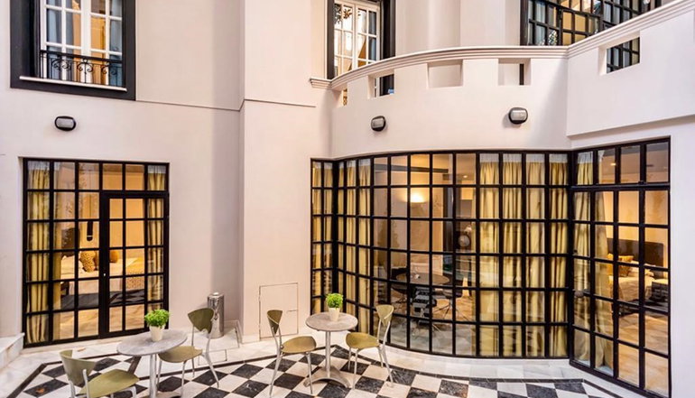 33 Solonos Suites