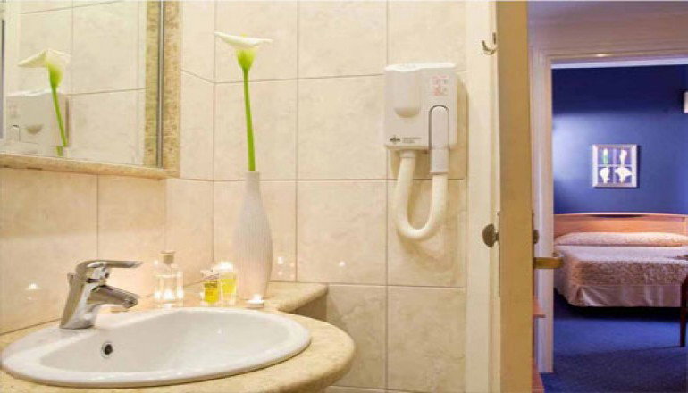 4* Lucy Hotel