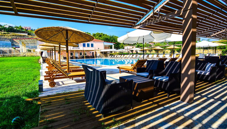Black & White Resort Xylokastro