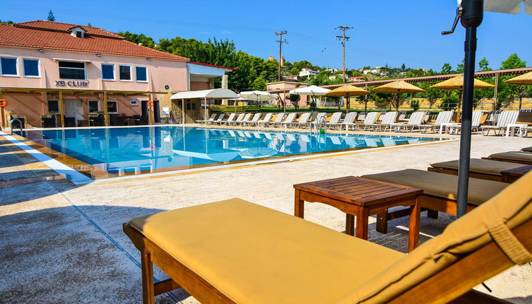 Black & White Resort Xylokastro