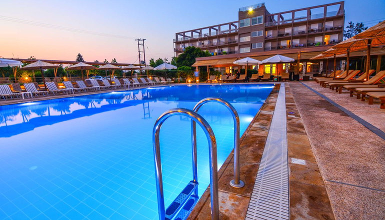 Black & White Resort Xylokastro