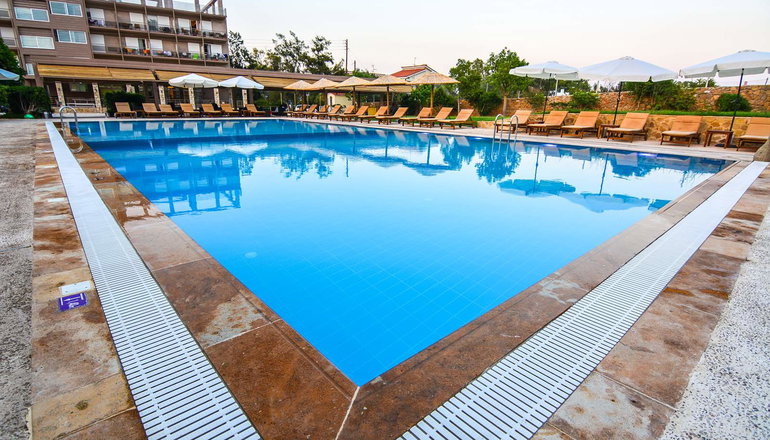 Black & White Resort Xylokastro