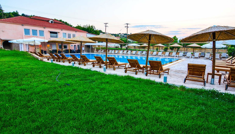 Black & White Resort Xylokastro