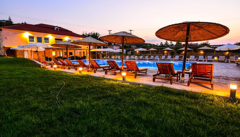 Black & White Resort Xylokastro