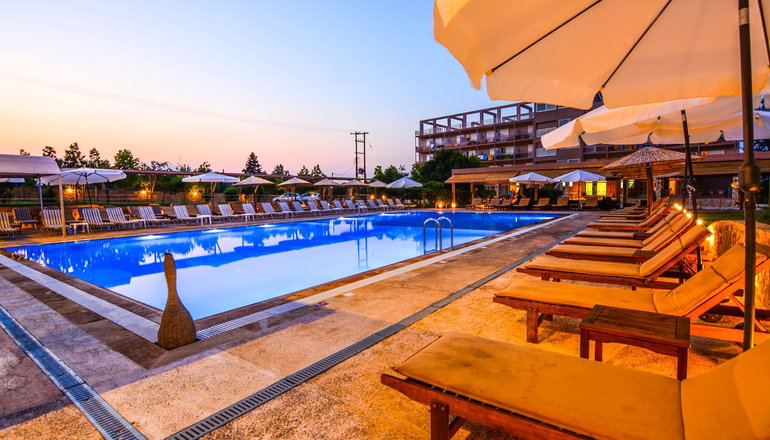 Black & White Resort Xylokastro