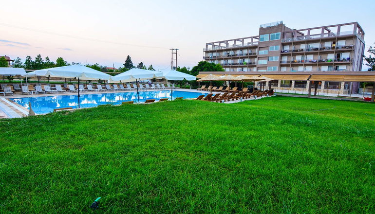 Black & White Resort Xylokastro