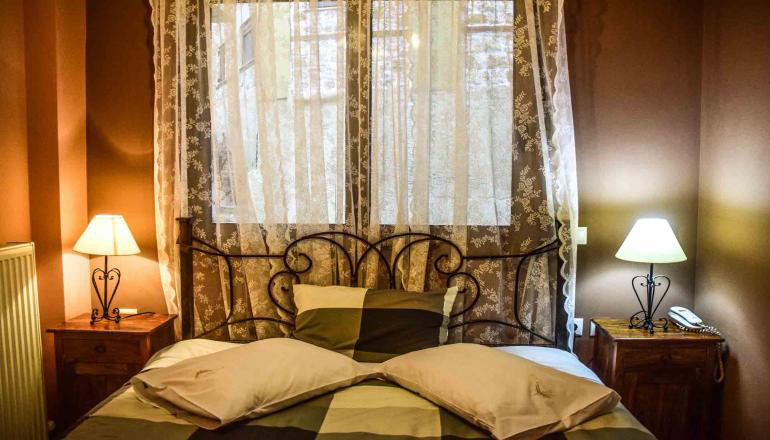 Αέτωμα Suites