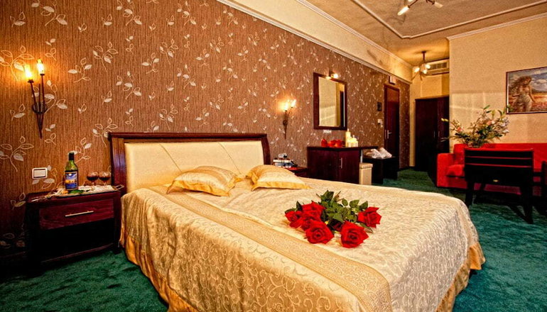 4* Achillion Palace