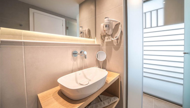 4* Adele Beach Hotel