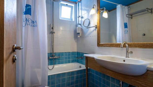 4* Aegean Houses