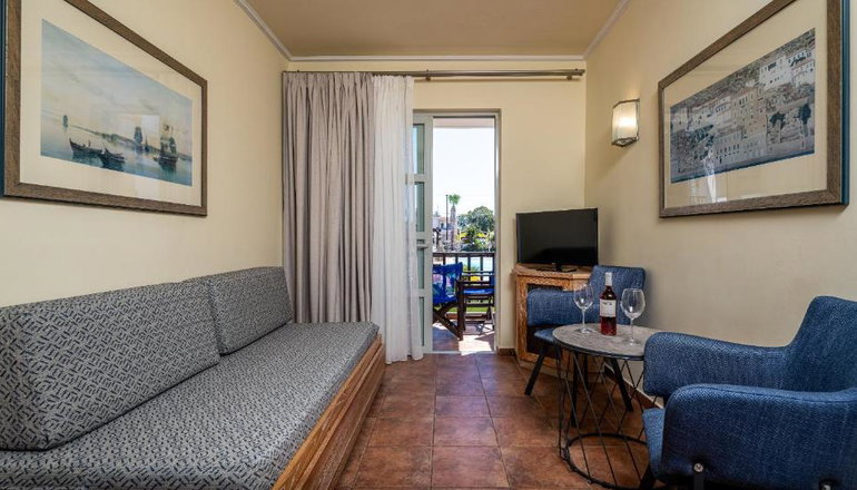 4* Aegean Houses