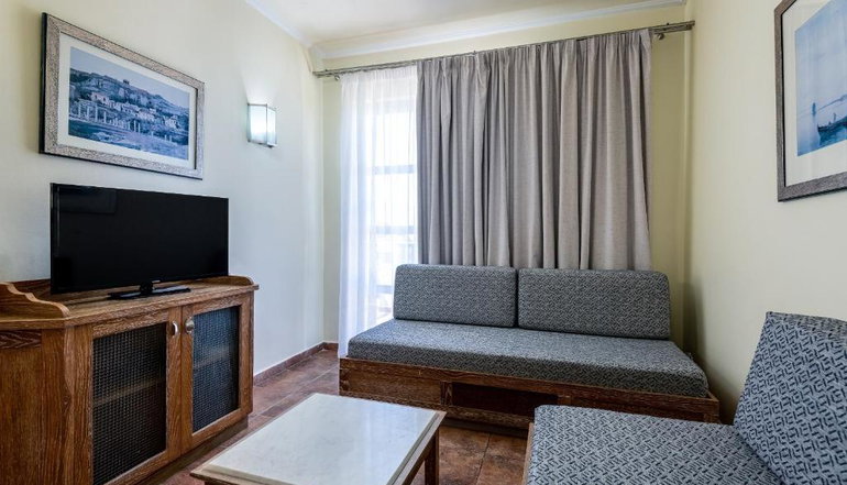 4* Aegean Houses
