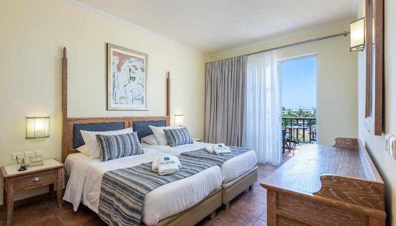 4* Aegean Houses