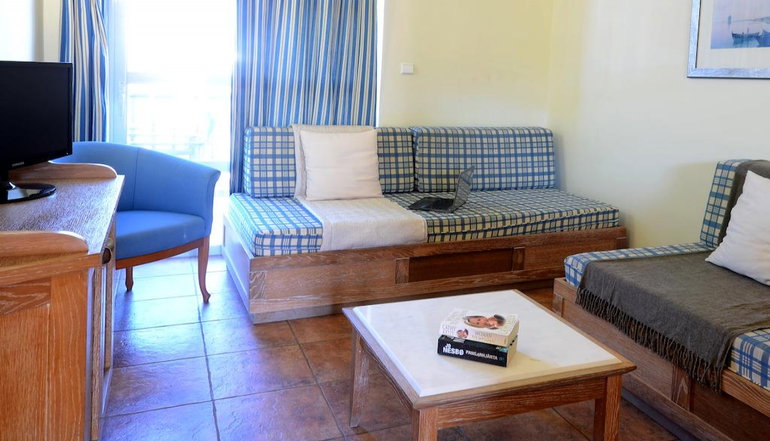 4* Aegean Houses