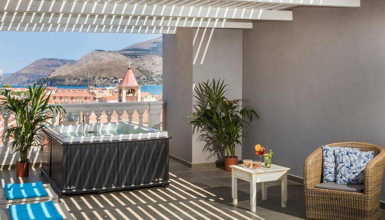 4* Aenos Hotel