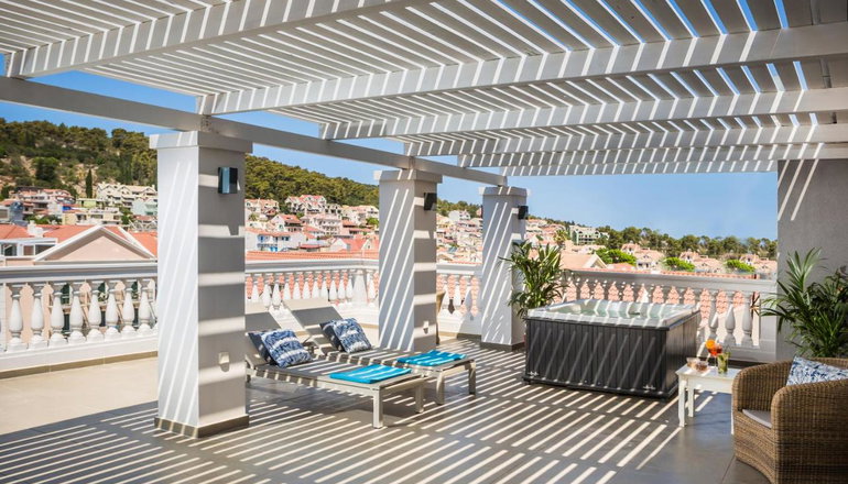 4* Aenos Hotel