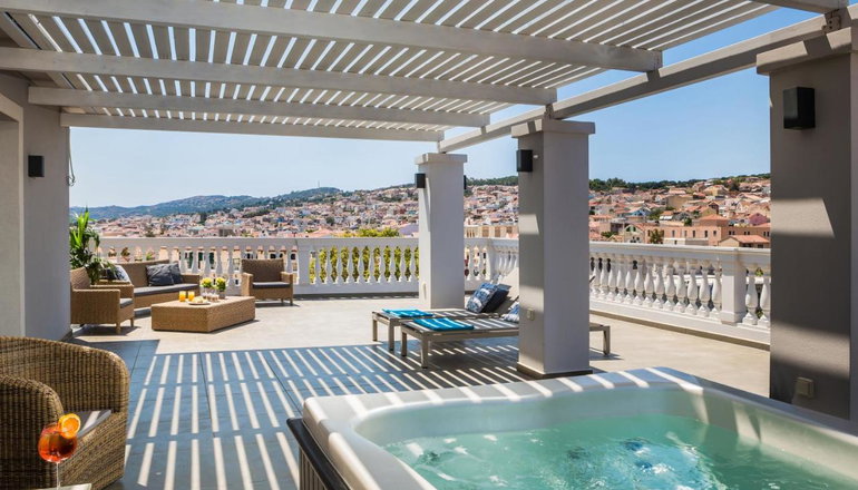 4* Aenos Hotel