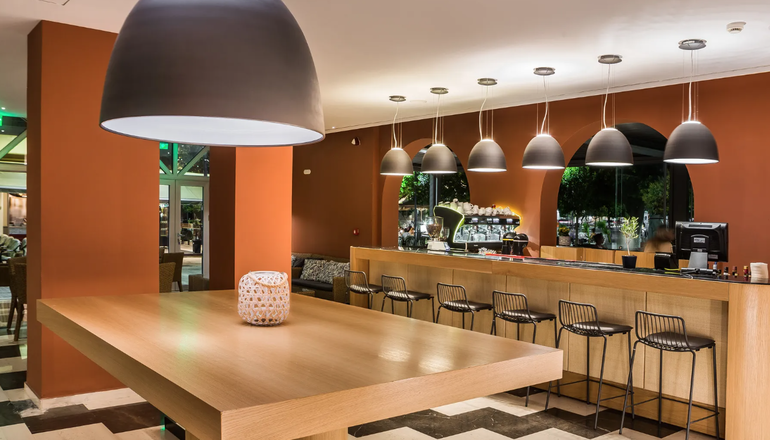 4* Aenos Hotel