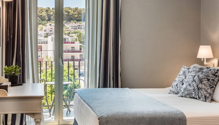 4* Aenos Hotel