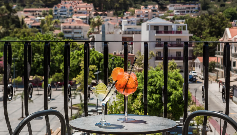 4* Aenos Hotel
