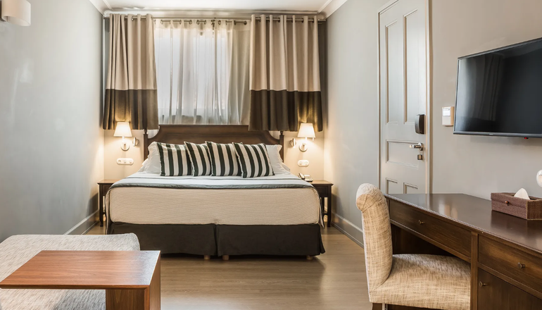 4* Aenos Hotel