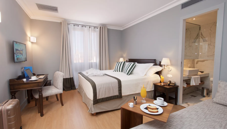 4* Aenos Hotel