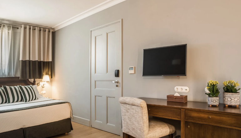 4* Aenos Hotel
