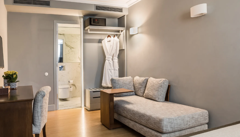 4* Aenos Hotel