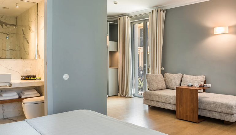 4* Aenos Hotel