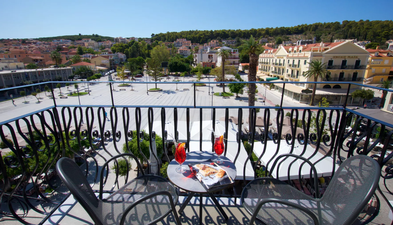 4* Aenos Hotel
