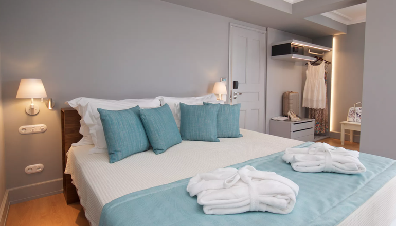 4* Aenos Hotel