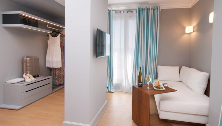 4* Aenos Hotel
