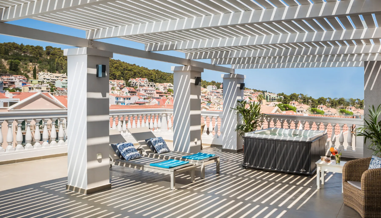 4* Aenos Hotel