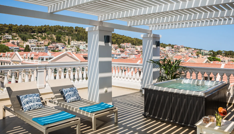 4* Aenos Hotel