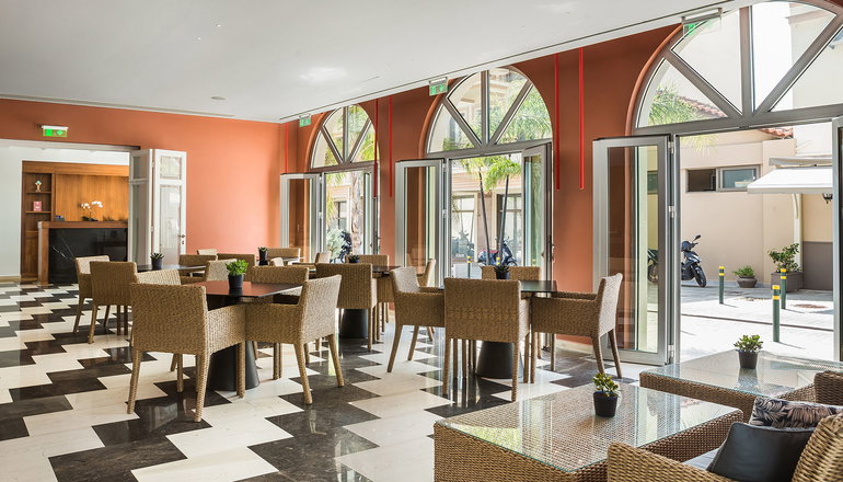 4* Aenos Hotel