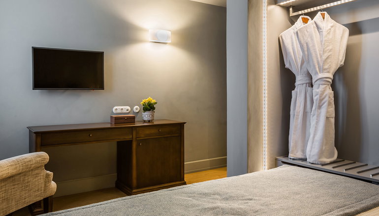 4* Aenos Hotel