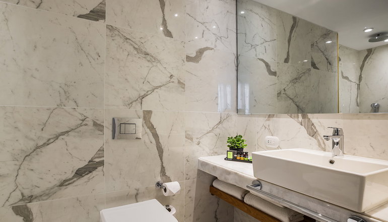 4* Aenos Hotel