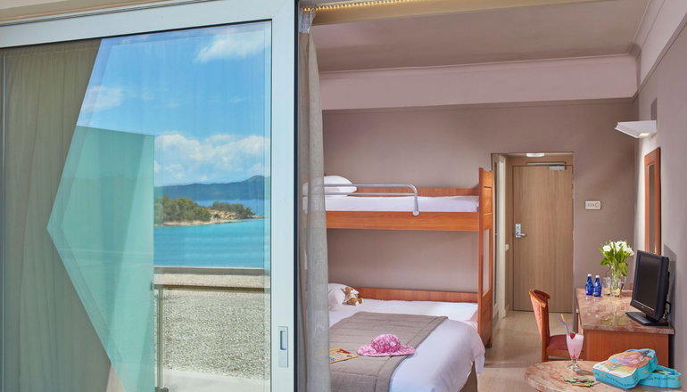 4* AKS Hinitsa Bay