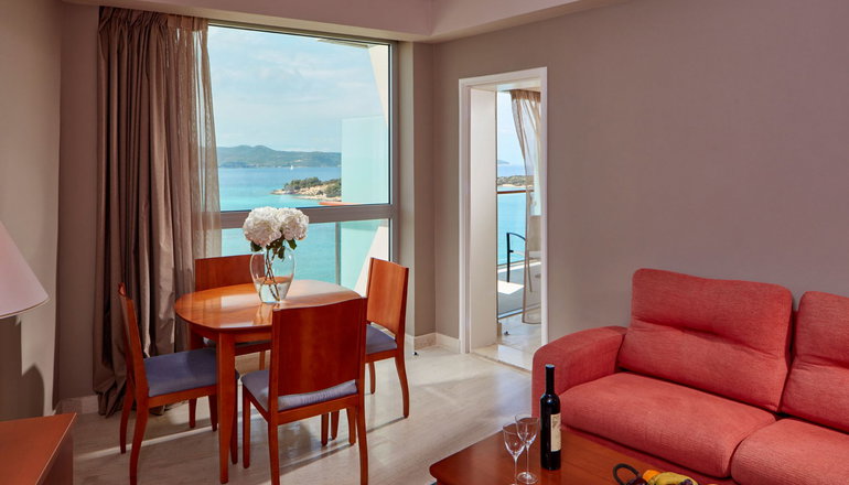 4* AKS Hinitsa Bay